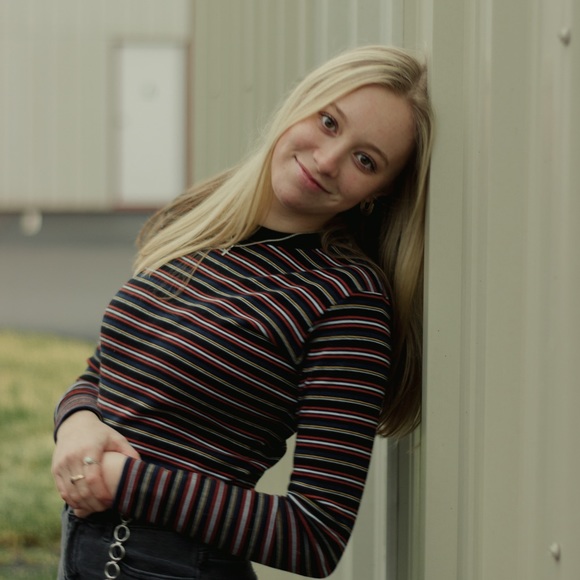 Meet your Posher, Leah - Picture 2 of 7